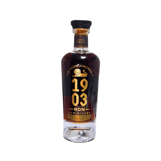 Ron E. León Jimenes 1903 : un héritage de saveurs et de tradition